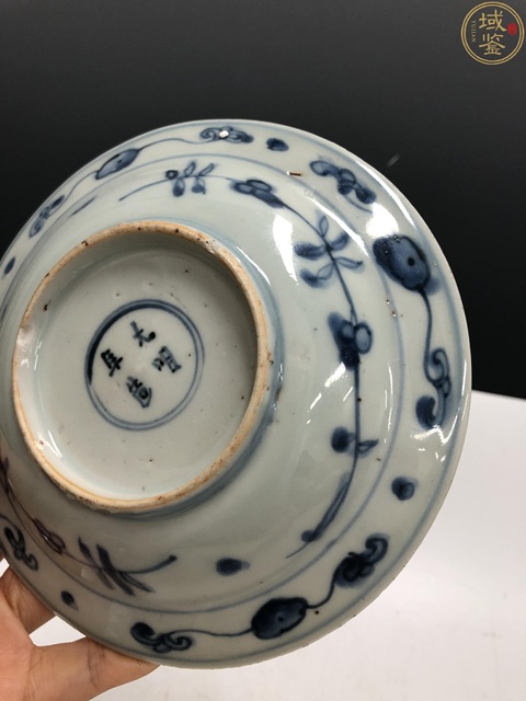 古玩陶瓷萬歷·青花獅子繡球紋折沿盤拍賣,當前價格3800元