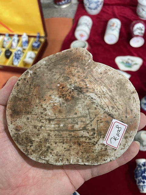 古玩陶瓷鹿紋桃型盤真品鑒賞圖