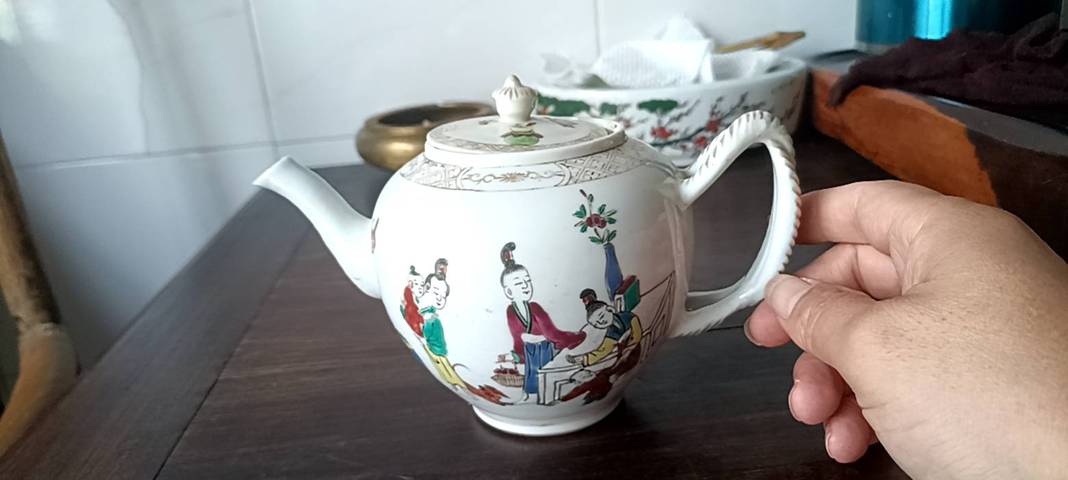 古玩陶瓷清中·粉彩仕女嬰戲紋壺 真品鑒賞圖