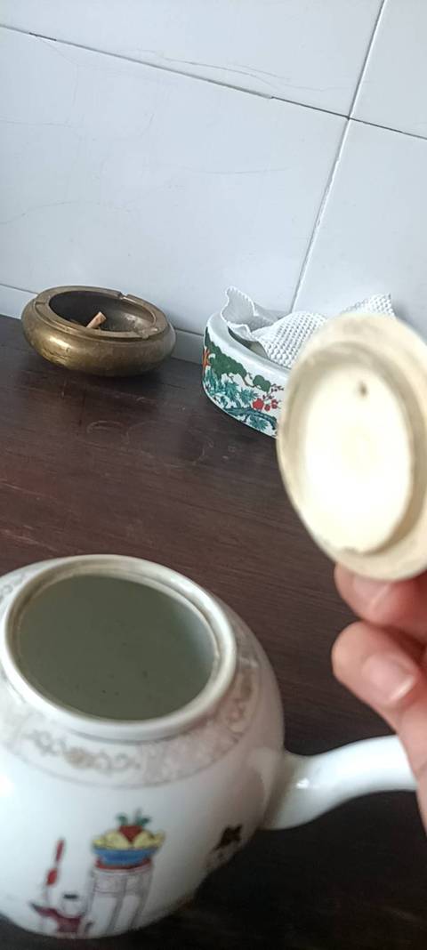 古玩陶瓷清中·粉彩仕女嬰戲紋壺 真品鑒賞圖