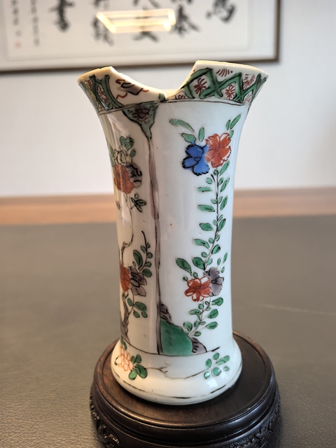 古玩陶瓷五彩花卉紋花觚真品鑒賞圖