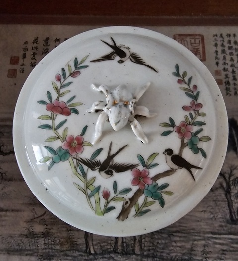 古玩陶瓷花鳥(niǎo)紋粉彩疊盒真品鑒賞圖