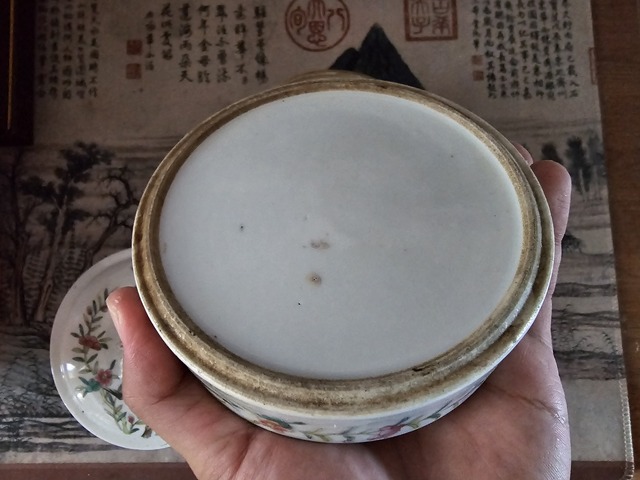 古玩陶瓷花鳥(niǎo)紋粉彩疊盒真品鑒賞圖