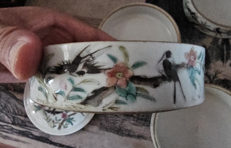 古玩陶瓷花鳥(niǎo)紋粉彩疊盒真品鑒賞圖