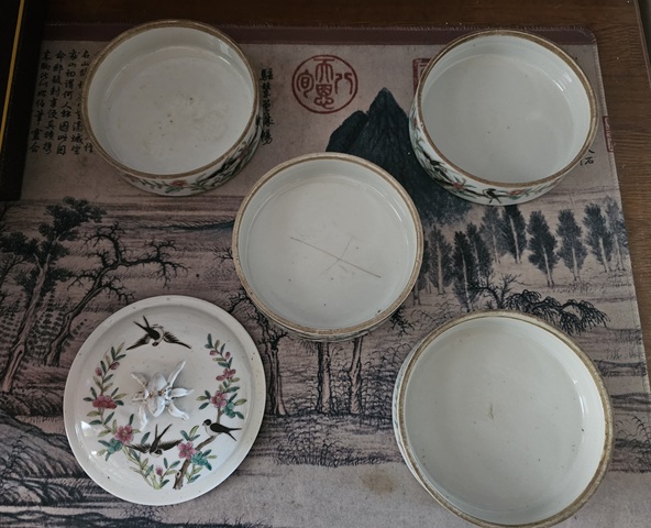 古玩陶瓷花鳥(niǎo)紋粉彩疊盒真品鑒賞圖