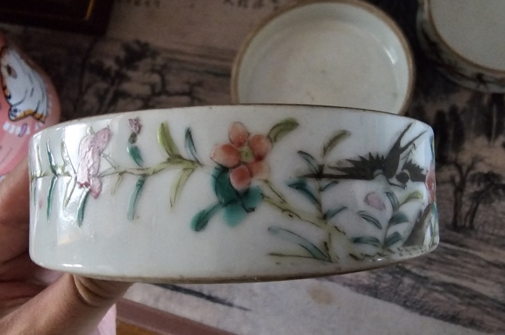 古玩陶瓷花鳥(niǎo)紋粉彩疊盒真品鑒賞圖
