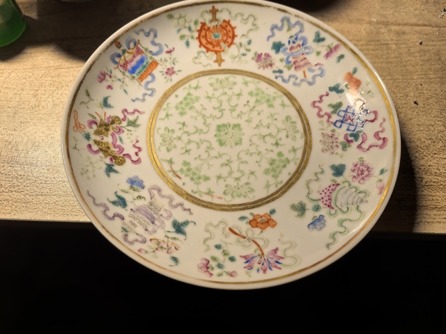 古玩陶瓷佛家八寶粉彩盤真品鑒賞圖