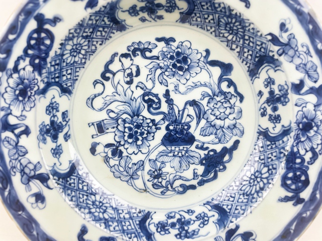 古玩陶瓷清康熙·青花博古八寶盤拍賣，當前價格0元