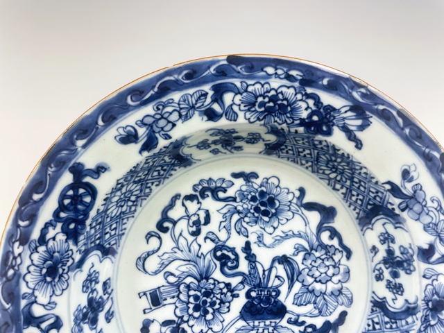 古玩陶瓷清康熙·青花博古八寶盤拍賣，當前價格0元