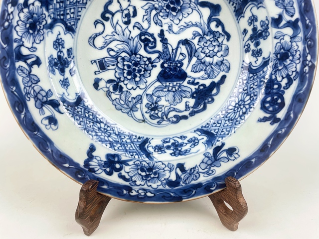 古玩陶瓷清康熙·青花博古八寶盤拍賣，當前價格0元