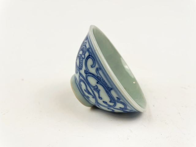 古玩陶瓷清中期·青花纏枝花蝶紋杯拍賣，當前價格198元