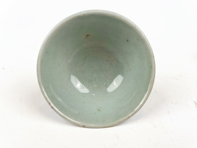 古玩陶瓷清中期·青花纏枝花蝶紋杯拍賣，當前價格198元