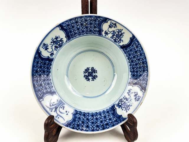古玩陶瓷清康熙·青花八寶折沿大碗拍賣，當(dāng)前價(jià)格0元