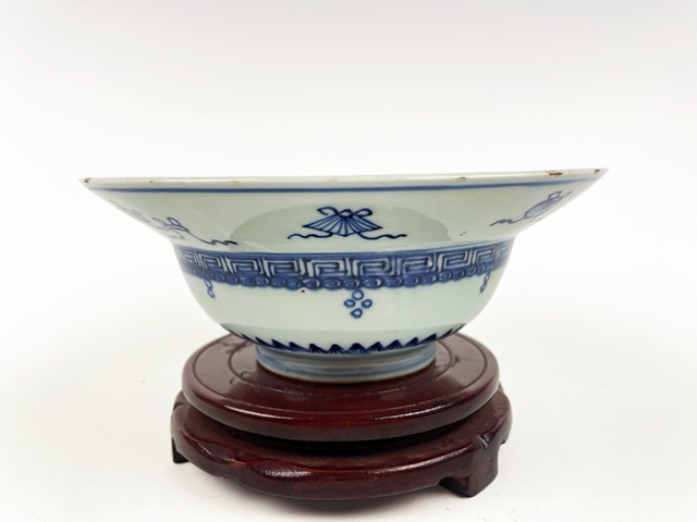 古玩陶瓷清康熙·青花八寶折沿大碗拍賣，當(dāng)前價(jià)格0元