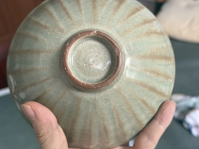 古玩陶瓷南宋龍泉碗蓮瓣碗真品鑒賞圖