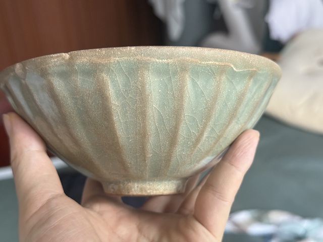 古玩陶瓷南宋龍泉碗蓮瓣碗真品鑒賞圖
