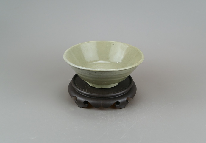 古玩陶瓷明代.龍泉青瓷唇口碗(1368年-1644年)拍賣,當前價格580元