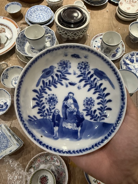 古玩陶瓷乾隆青花西洋人物盤真品鑒賞圖