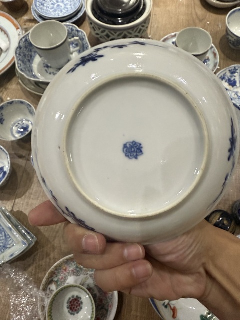 古玩陶瓷乾隆青花西洋人物盤真品鑒賞圖
