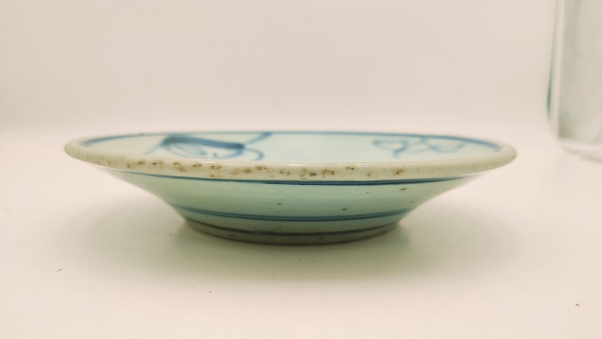 古玩陶瓷青花花卉紋盤真品鑒賞圖