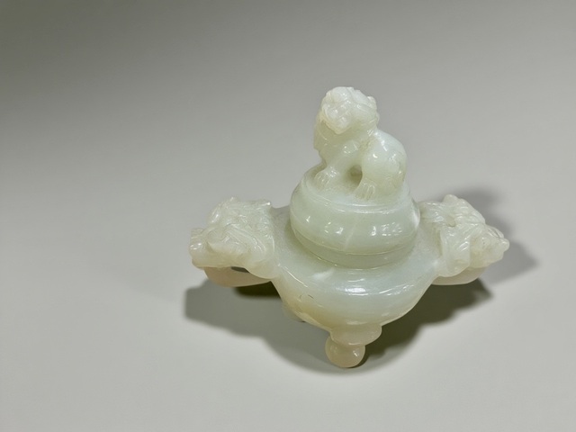 古玩玉器獅扭龍耳玉爐真品鑒賞圖
