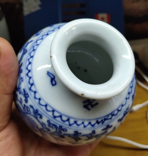 古玩陶瓷纏枝花卉紋青花石榴尊真品鑒賞圖