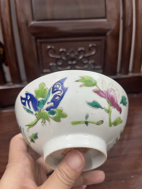 古玩陶瓷粉彩花卉蝴蝶紋碗拍賣,當前價格980元