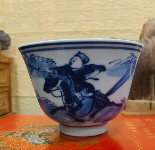 古玩陶瓷清晚期 青花人物紋小杯真品鑒賞圖