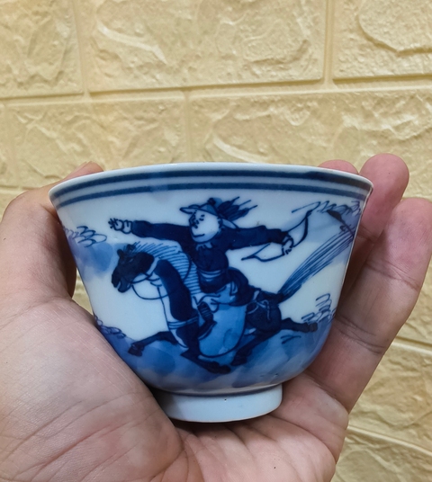 古玩陶瓷清晚期 青花人物紋小杯真品鑒賞圖