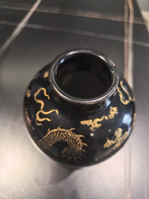 古玩陶瓷烏金釉描金龍紋梅瓶真品鑒賞圖