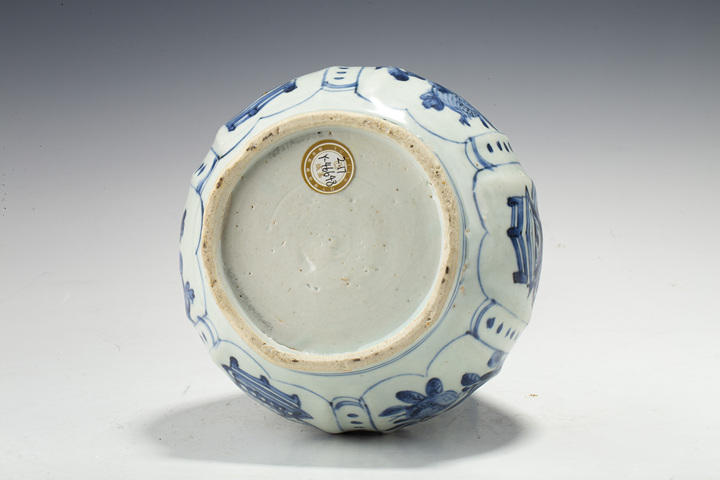 古玩陶瓷明晚·青花開窗博古花卉紋膽瓶真品鑒賞圖