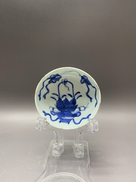 古玩陶瓷清中青花提籃盤真品鑒賞圖