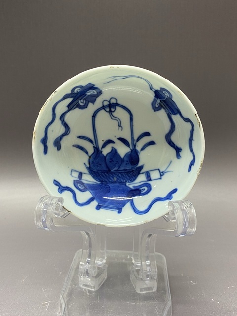 古玩陶瓷清中青花提籃盤真品鑒賞圖