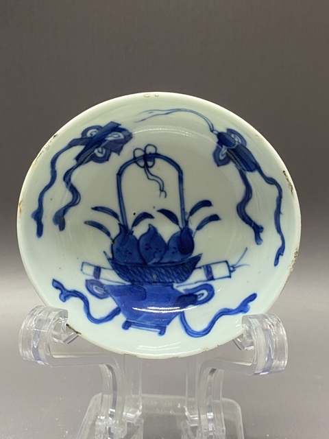 古玩陶瓷清中青花提籃盤真品鑒賞圖