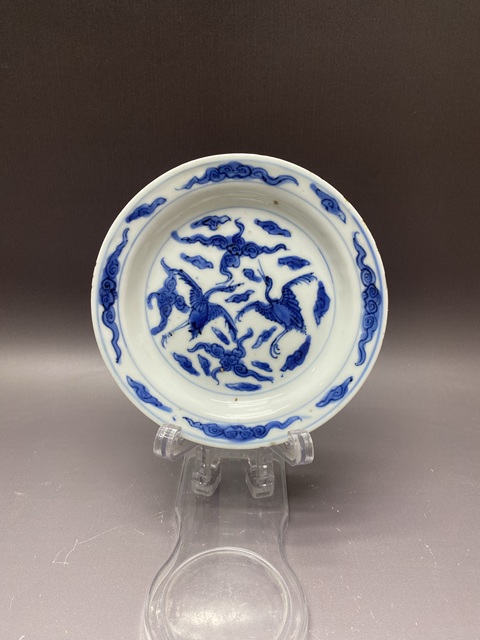 古玩陶瓷云鶴紋青花盤真品鑒賞圖