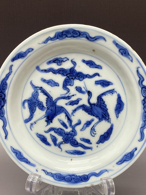 古玩陶瓷云鶴紋青花盤真品鑒賞圖