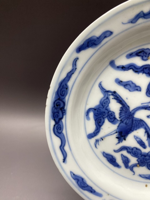 古玩陶瓷云鶴紋青花盤真品鑒賞圖