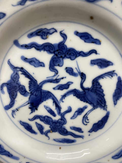 古玩陶瓷云鶴紋青花盤真品鑒賞圖