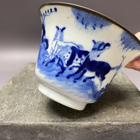 古玩陶瓷馬紋青花杯真品鑒賞圖