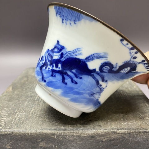古玩陶瓷馬紋青花杯真品鑒賞圖