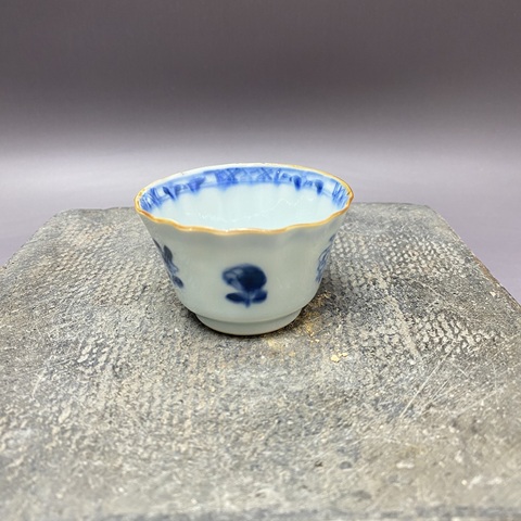 古玩陶瓷花鳥紋青花杯真品鑒賞圖