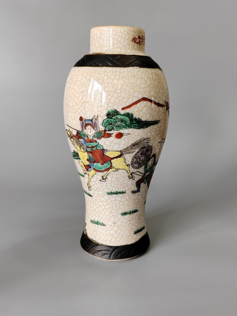 古玩陶瓷哥釉地鐵銹釉五彩加粉彩刀馬人雞腿蓋瓶真品鑒賞圖