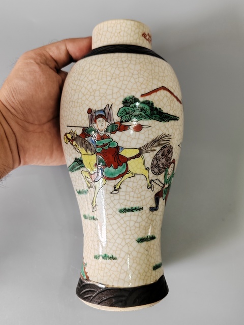 古玩陶瓷哥釉地鐵銹釉五彩加粉彩刀馬人雞腿蓋瓶真品鑒賞圖
