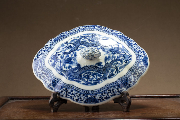 古玩陶瓷清中晚·青花雙龍戲珠紋蓋盆真品鑒賞圖