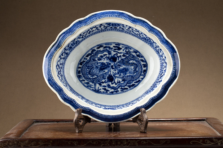 古玩陶瓷清中晚·青花雙龍戲珠紋蓋盆真品鑒賞圖