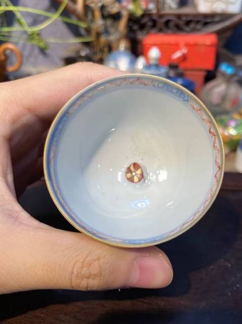 古玩陶瓷青花礬紅杯真品鑒賞圖