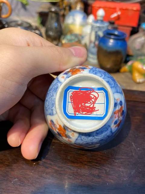 古玩陶瓷青花礬紅杯真品鑒賞圖