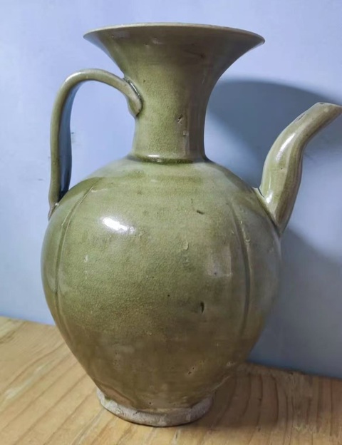 古玩陶瓷越窯系青瓷執(zhí)壺真品鑒賞圖