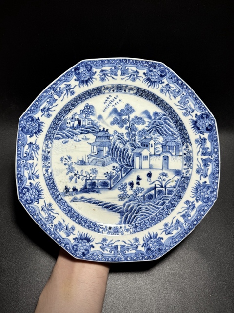 古玩陶瓷清乾隆·(滿工細(xì)路)青花山水人物“攜親訪友圖”八方盤拍賣,當(dāng)前價(jià)格1180元