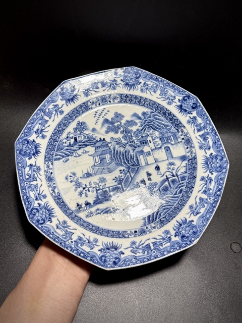 古玩陶瓷清乾隆·(滿工細(xì)路)青花山水人物“攜親訪友圖”八方盤拍賣,當(dāng)前價(jià)格1180元